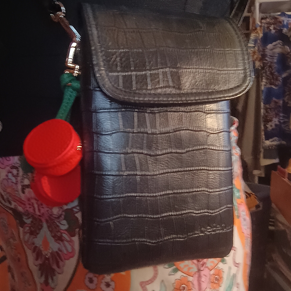 Befen Black Leather Croc Embossed Crossbody Bag - Picture 2 of 15